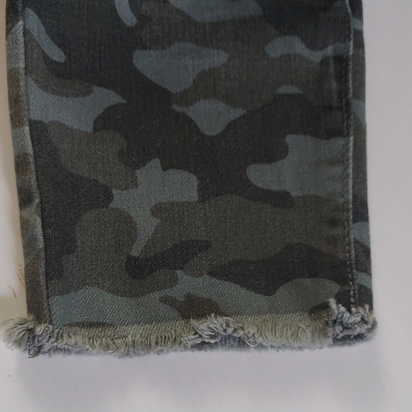 Old Navy Camo Rockstar Ankle Jeans - Picture 4 of 8